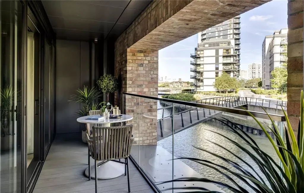 Powerhouse Chelsea Waterfront Ground Floor Balcony Creek View Glass Balustrade London Sw10