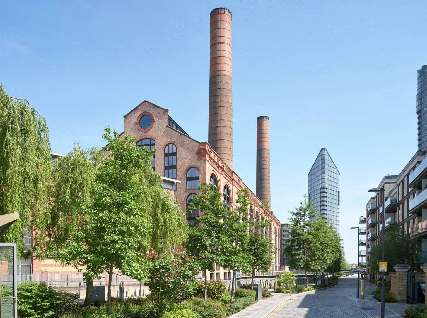 Powerhouse Chelsea Waterfront Sw10 0qd Lots Road Power Station Landscaped Grounds London