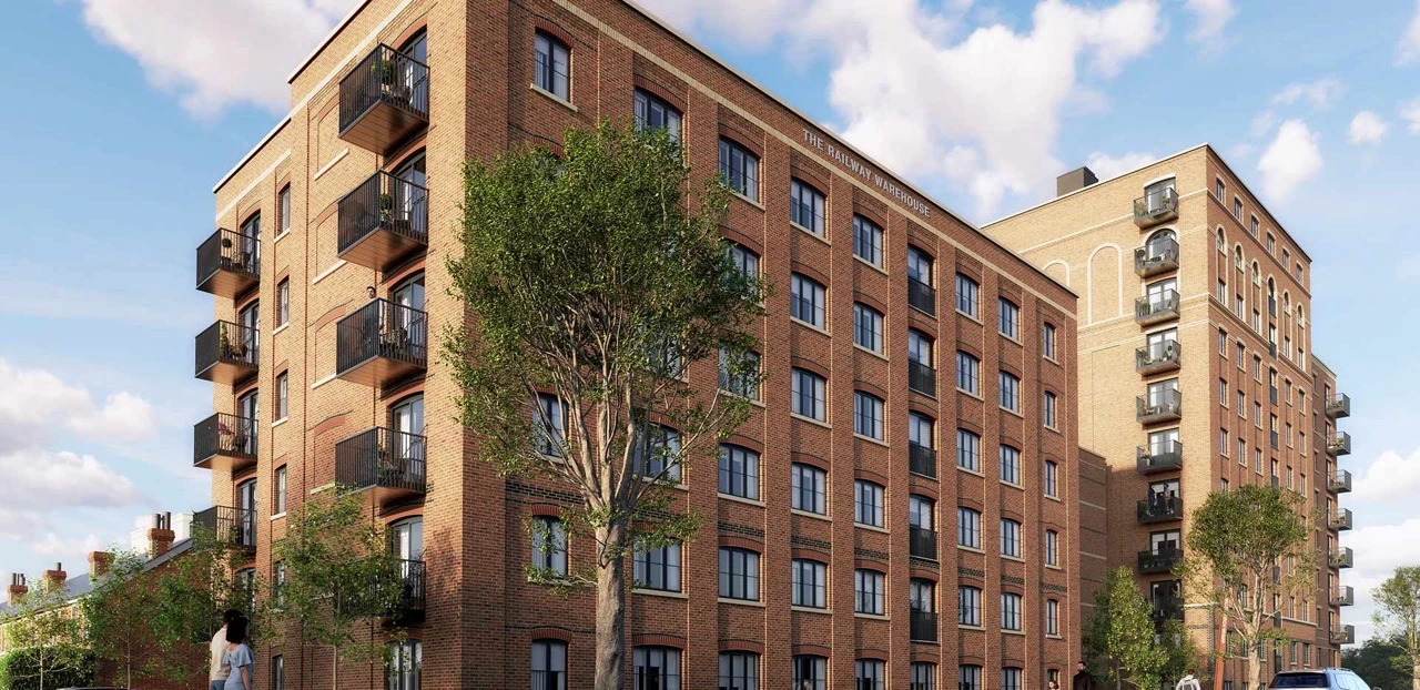 Reading Riverworks Courtyard Green Space 3bed