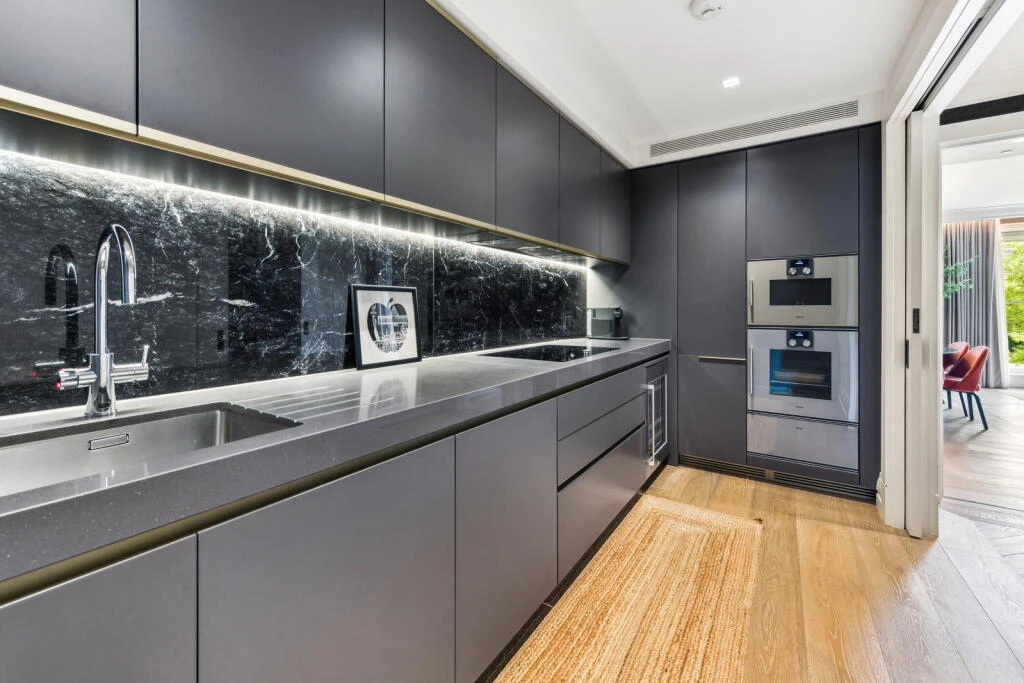 Regents Crescent Park Crescent Luxury Kitchen Dark Marble Splashback W1b