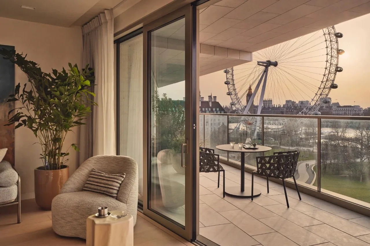 Seven Southbank Place Se1 Living Room Floor To Ceiling Windows Thames View