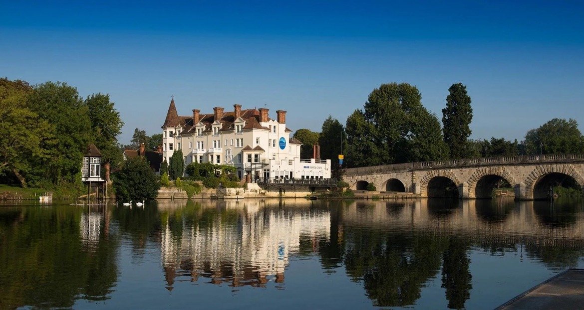 2 Bedroom Manor House Apartment for Sale Maidenhead Berkshire | Spring Hill