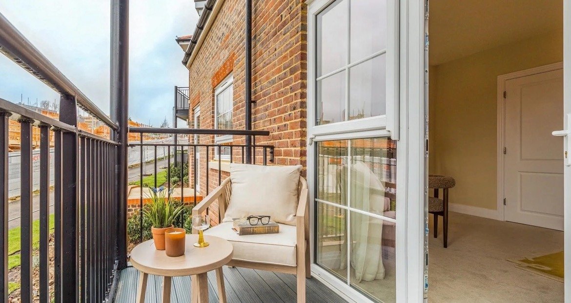 2 Bedroom Manor House Apartment for Sale Maidenhead Berkshire | Spring Hill