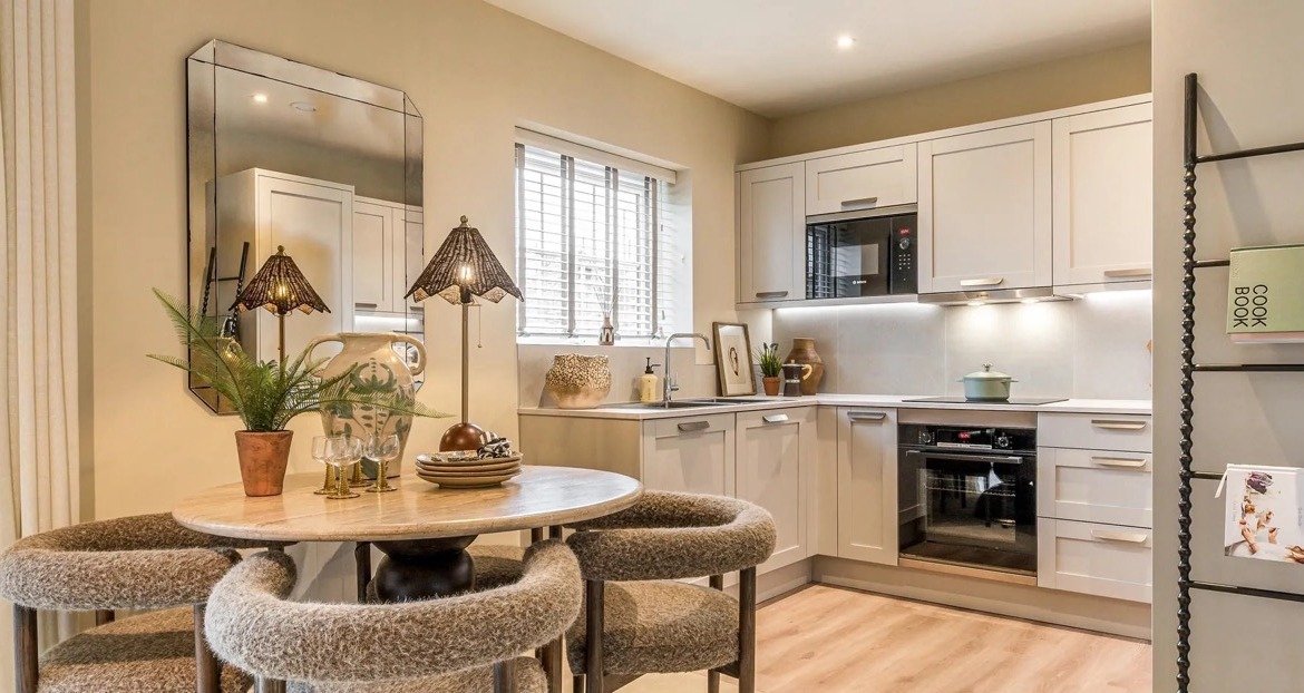 2 Bedroom Manor House Apartment for Sale Maidenhead Berkshire | Spring Hill
