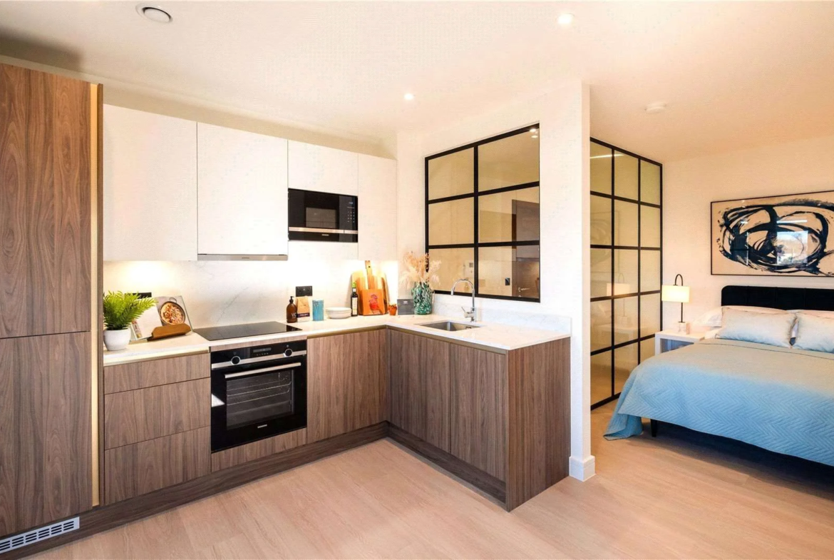 Urban Picturehouse 155 Station Road Sidcup Da15 Kitchen Siemens Oven Quartz Worktop Crittall Partition Sleeping Area