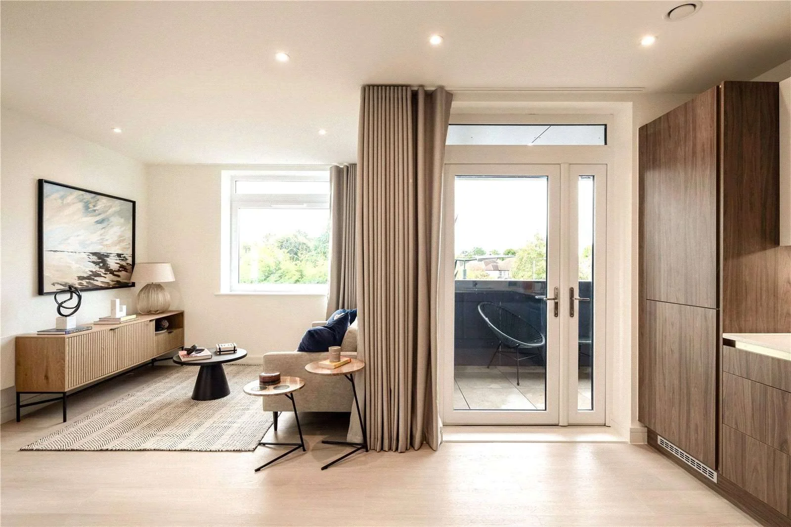 Urban Picturehouse 155 Station Road Sidcup Da15 Living Room Private Balcony French Doors Green Views Studio