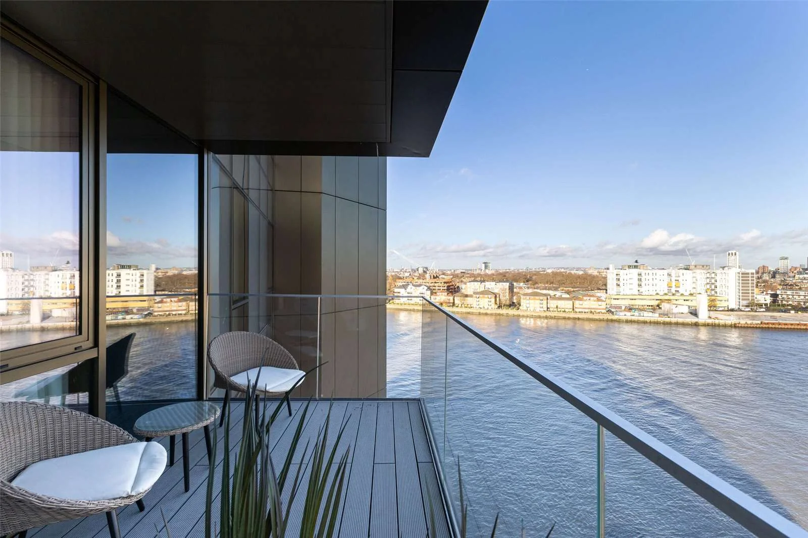 9 Eastfields Riverside Quarter Wandsworth Sw18 Balcony Terrace River Thames Views Glass Balustrade London
