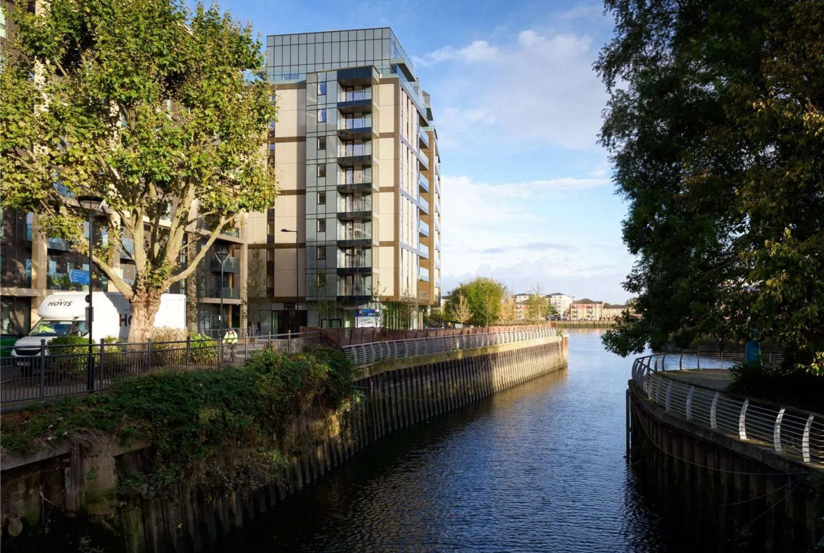 9 Eastfields Riverside Quarter Wandsworth Sw18 Building Exterior Riverside Promenade Waterfront London