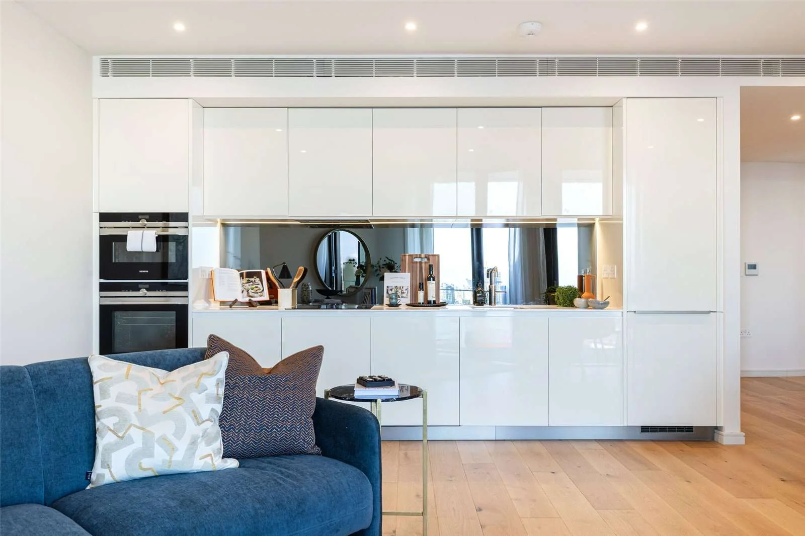 9 Eastfields Riverside Quarter Wandsworth Sw18 Gloss White Kitchen Siemens Double Oven Mirror Splashback London