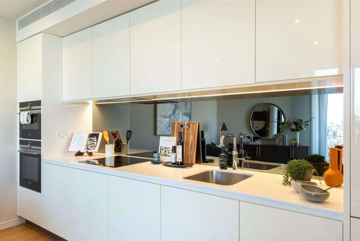 9 Eastfields Riverside Quarter Wandsworth Sw18 Handleless White Kitchen Siemens Oven Mirror Splashback London