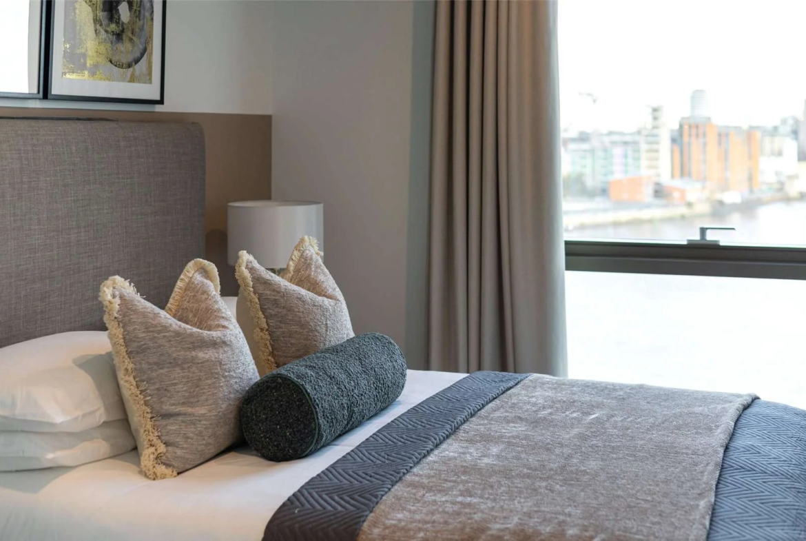 9 Eastfields Riverside Quarter Wandsworth Sw18 Principal Bedroom River Thames View Close Up London