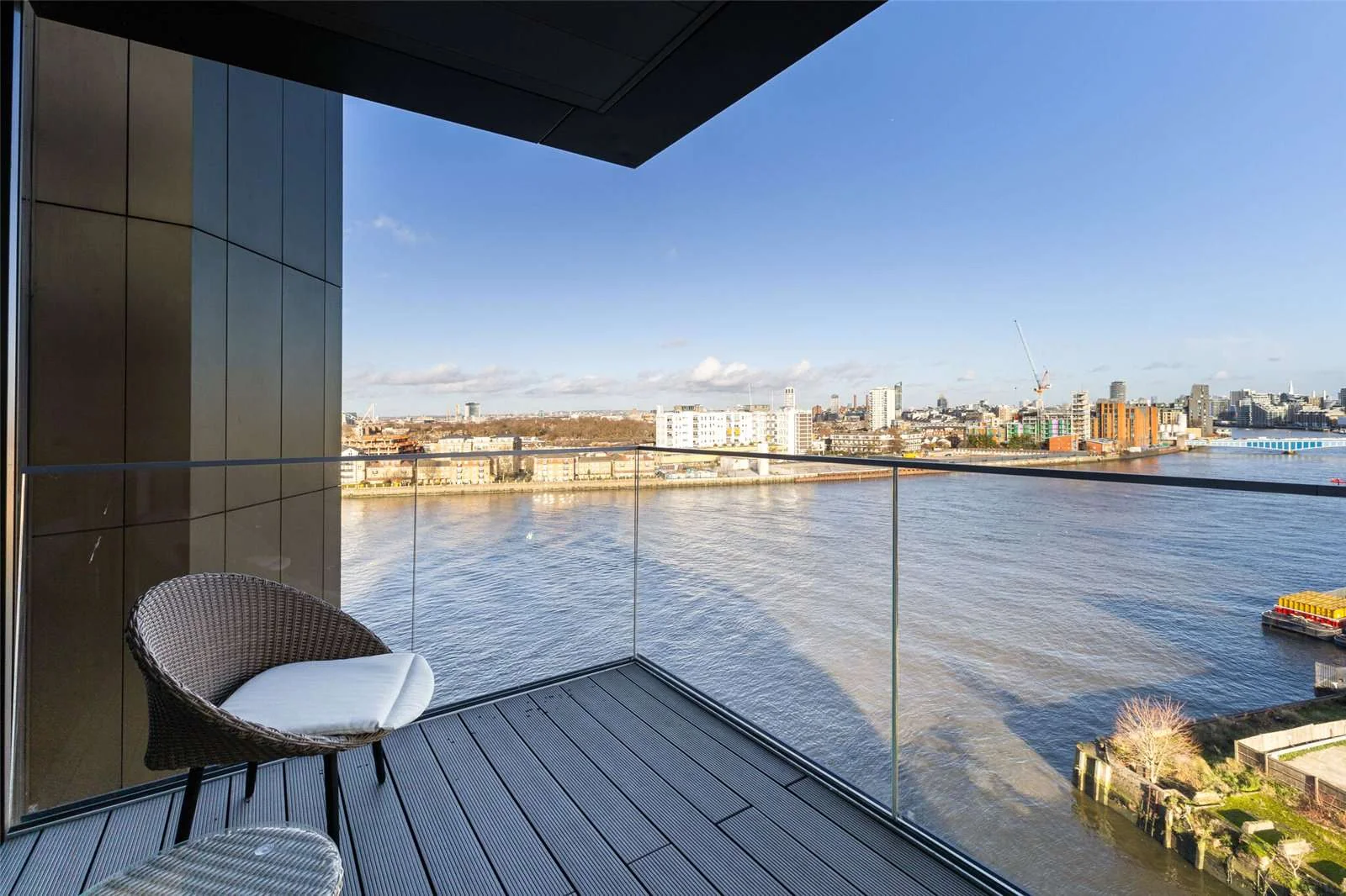 9 Eastfields Riverside Quarter Wandsworth Sw18 Private Terrace River Thames Panoramic View 8th Floor London