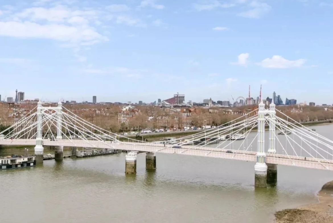 Albert Bridge Battersea Sw11 London River Thames City Skyline View