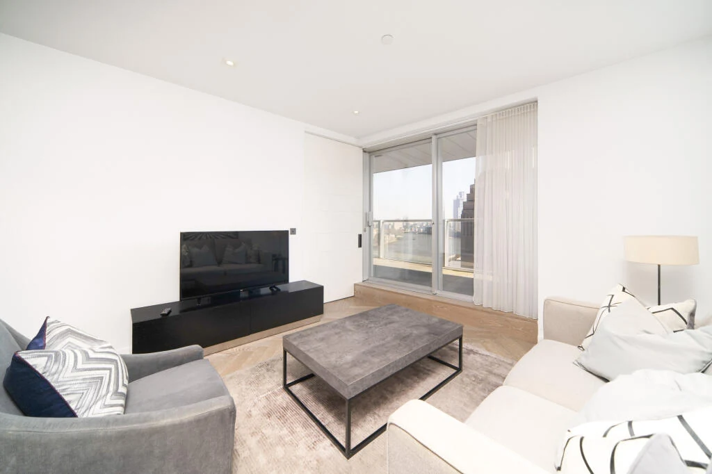 Ambrose House 19 Circus Road West Sw11 Living Room River City View Balcony