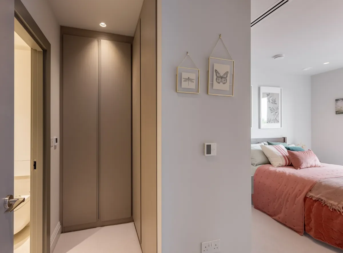 Artisi Hammersmith Town Hall London W6 2 Bed Apartment Hallway Fitted Wardrobe Bedroom Pink Teal Comfort Cooling