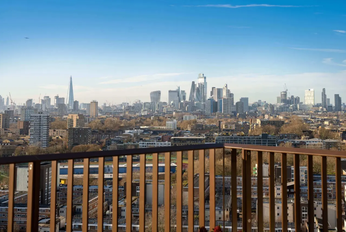 Bow Green London E3 3 Bedroom Apartment Balcony City Of London Shard View