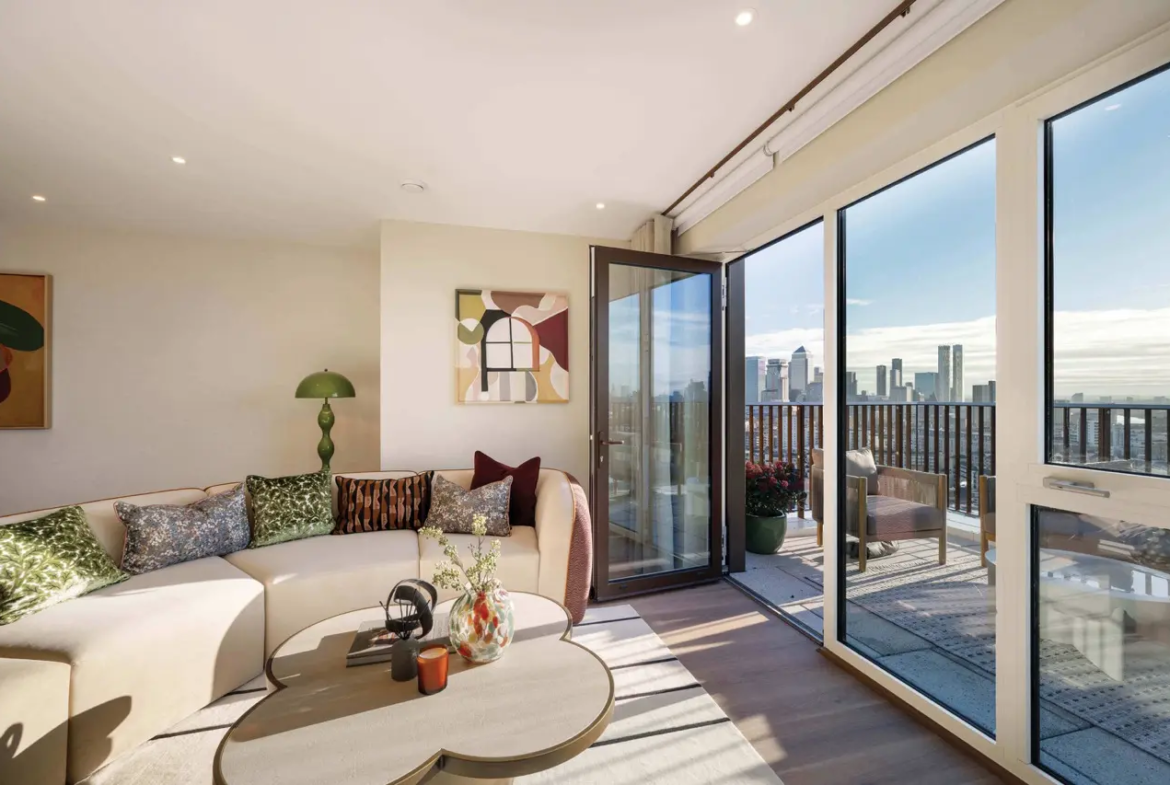 Bow Green London E3 3 Bedroom Apartment Living Room Canary Wharf View