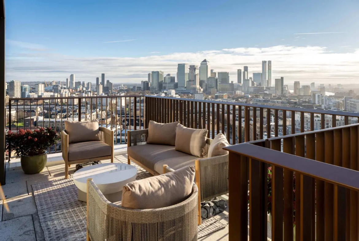 Bow Green London E3 3 Bedroom Apartment Terrace Canary Wharf Panorama