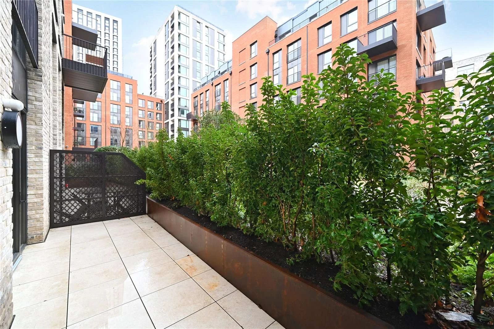 Brent Cross Town Nw2 8ag Landscaped Courtyard Views