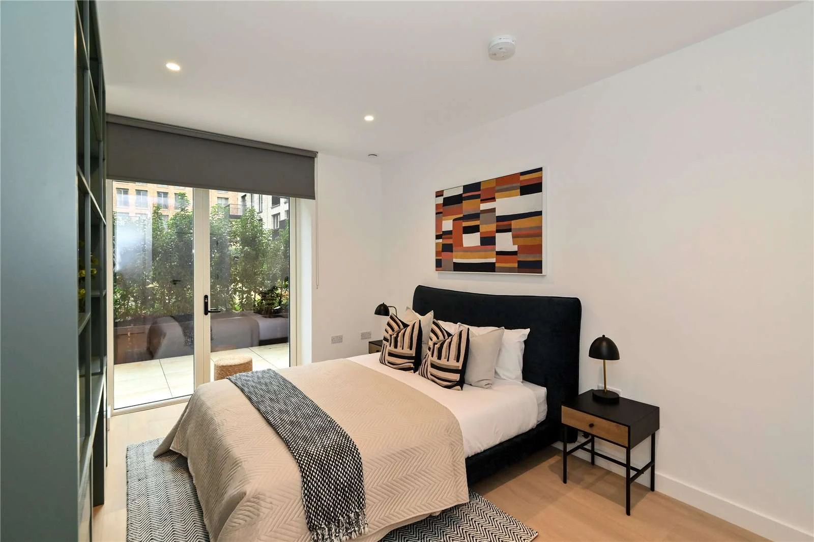 Brent Cross Town Nw2 8ag Studio Bedroom With Courtyard Access