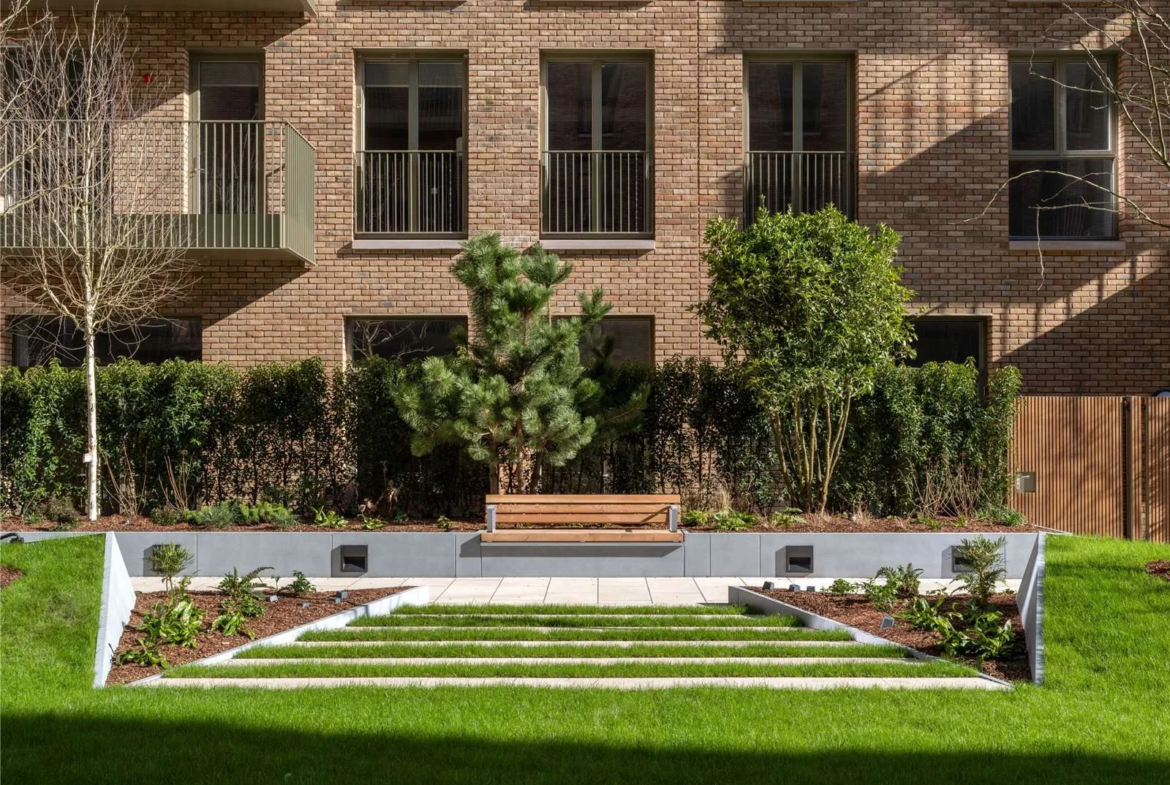 Brent Cross Town Nw2 Ashbee Apartments Courtyard Landscaped Garden
