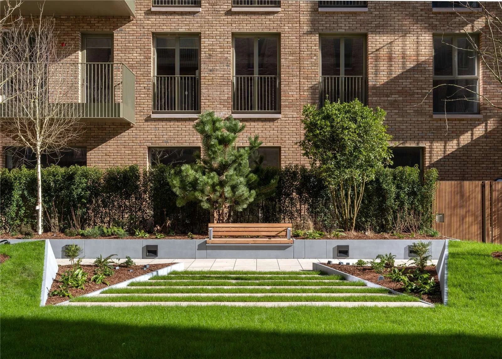 Brent Cross Town Nw2 Ashbee Apartments Courtyard Landscaped Garden