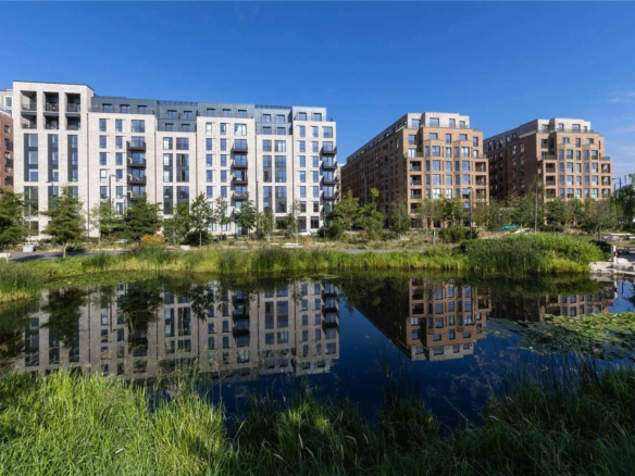 Brent Cross Town Nw2 Ashbee Exterior Claremont Park Pond Reflection