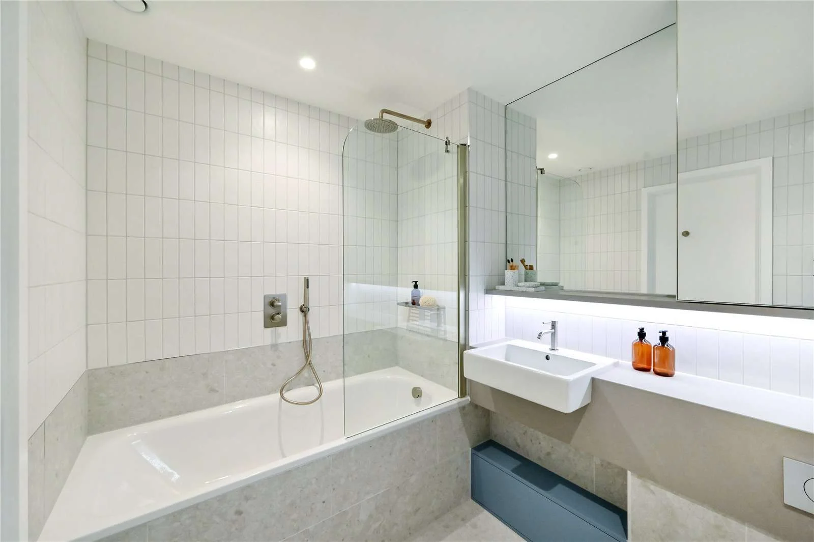 Brent Cross Town Nw2 Bathroom Bath Overhead Shower Marble Tiles