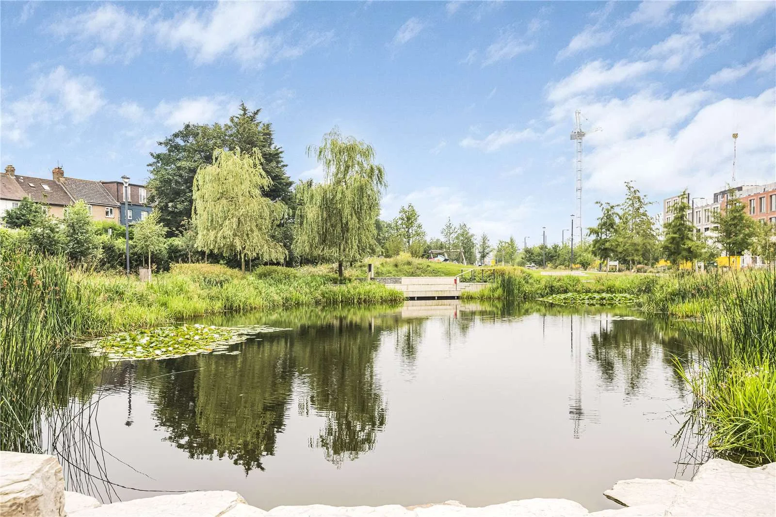 Brent Cross Town Nw2 Claremont Park Pond Landscaped Gardens