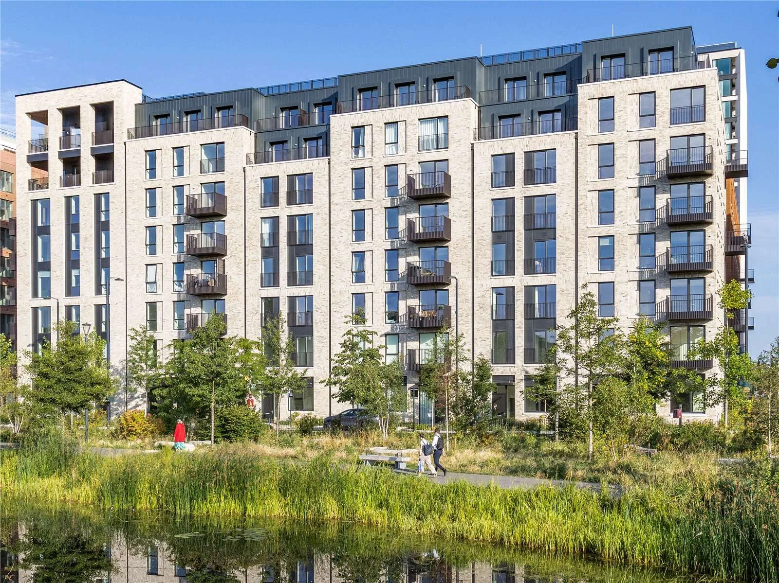 Brent Cross Town Nw2 Parkview Avenue Ashbee Building Exterior Waterfront