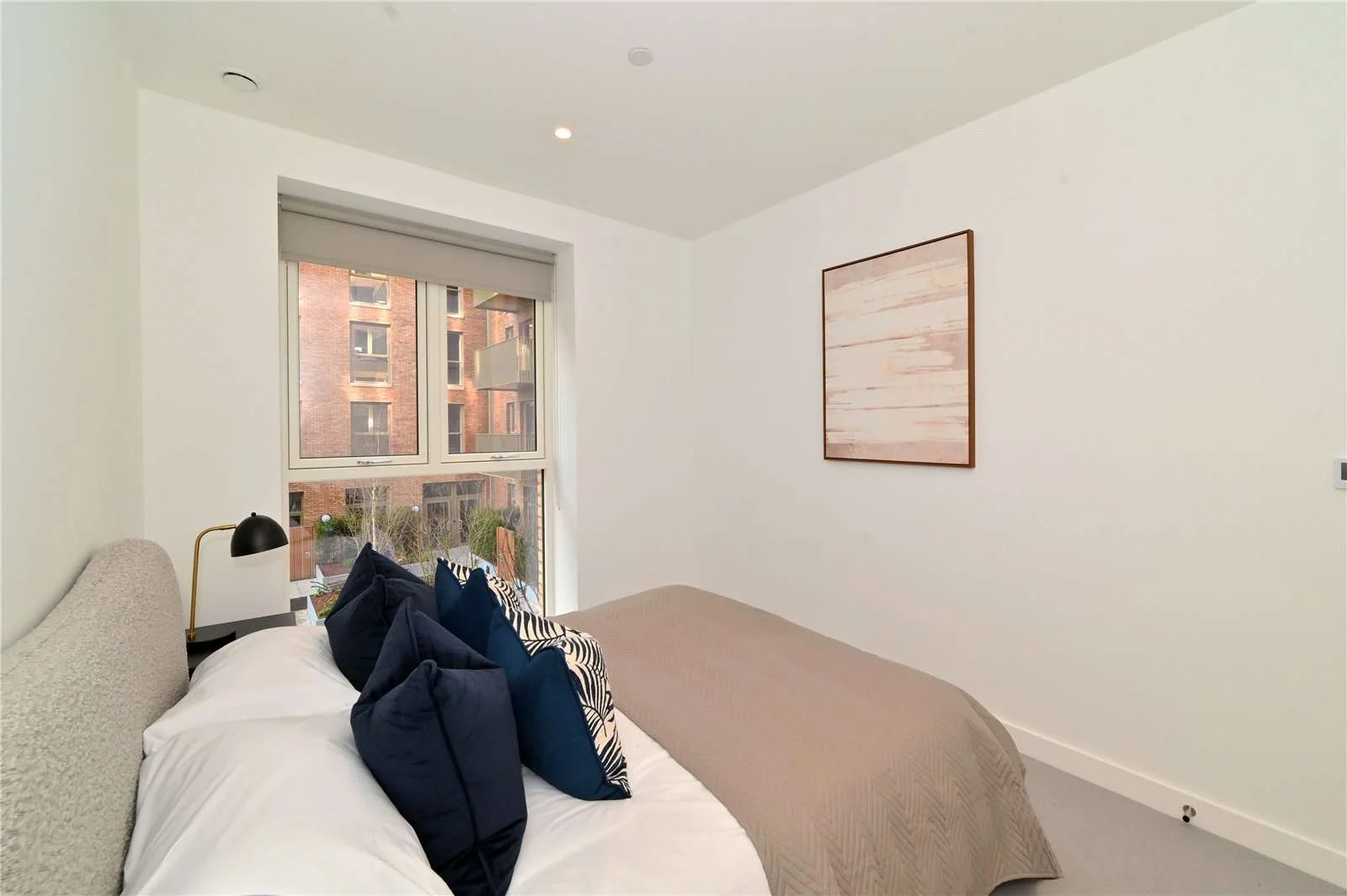 Brent Cross Town Nw2 Second Bedroom Double Bed Park View