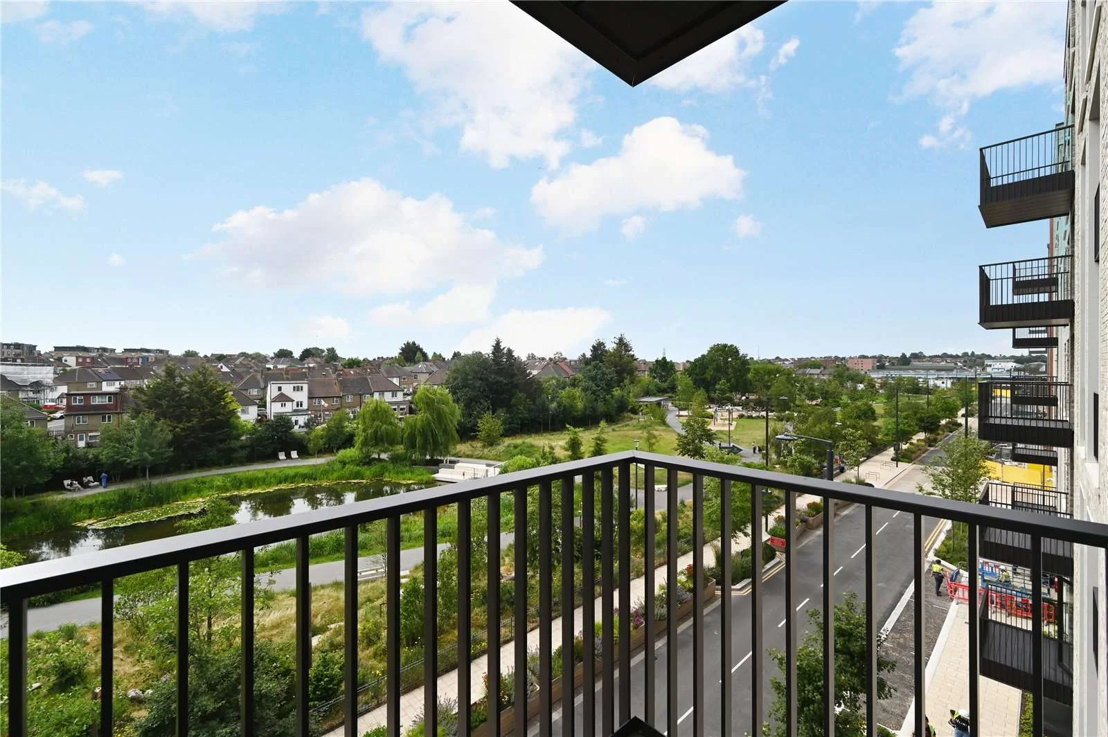Brent Cross Town Nw2 Sixth Floor Balcony Southwest Park Views