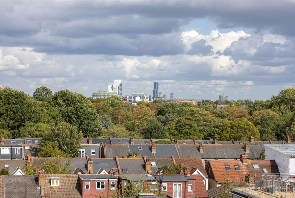 Hanwell Square Hanwell W7 2 Bed 2 Bath Balcony London Skyline View