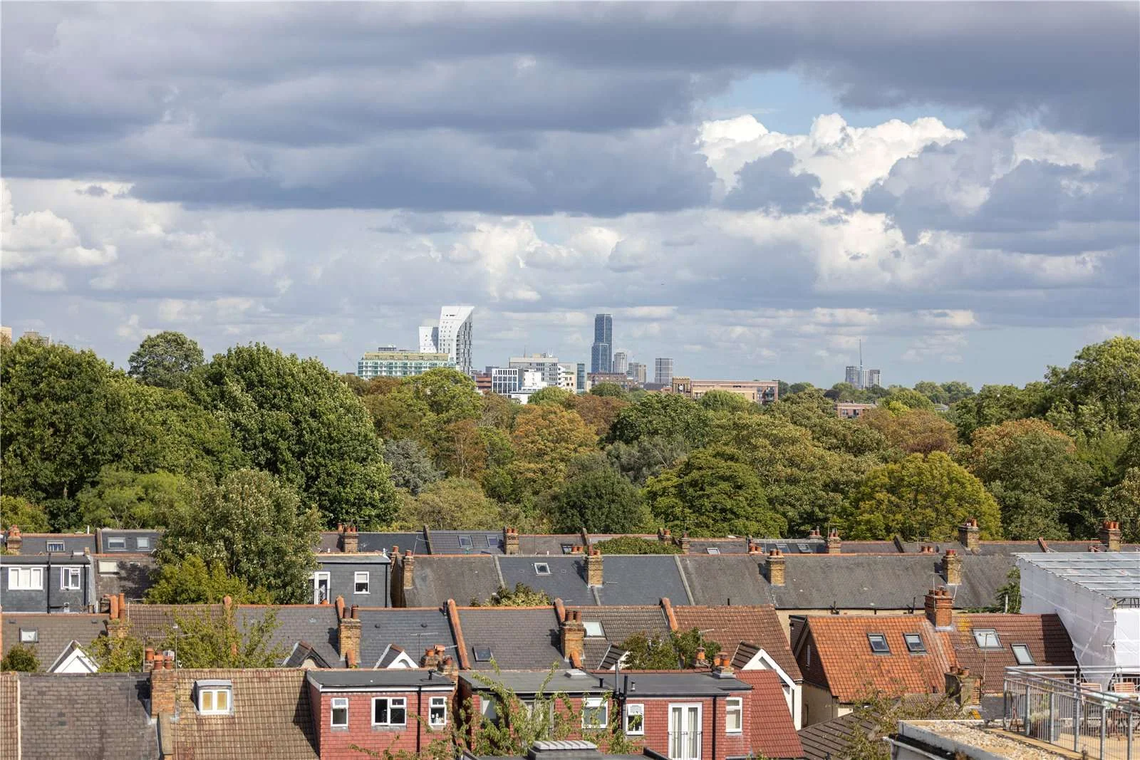 Hanwell Square Hanwell W7 2 Bed 2 Bath Balcony London Skyline View