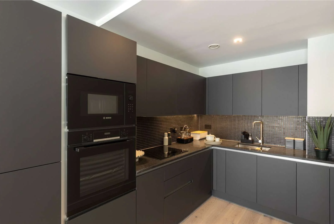 Hanwell Square Hanwell W7 2 Bed 2 Bath Kitchen Dark Units Bosch Appliances
