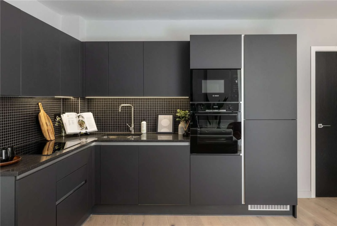 Hanwell Square Hanwell W7 2 Bed Kitchen Dark Matt Units Mosaic Splashback