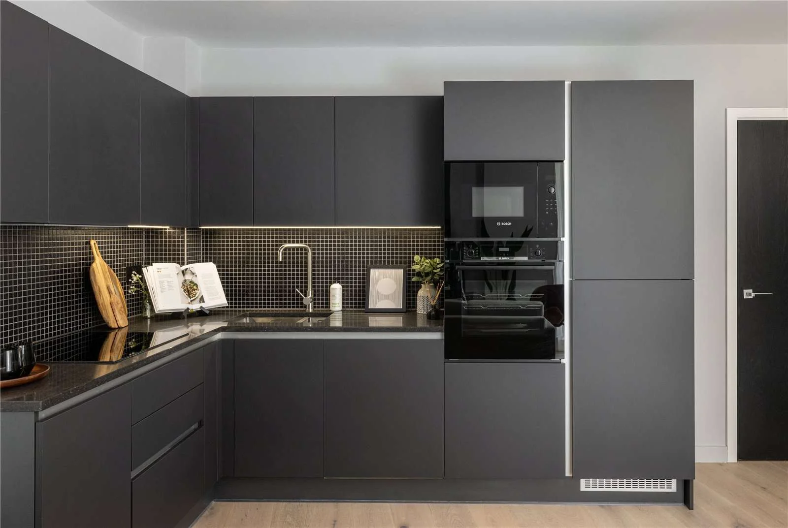 Hanwell Square Hanwell W7 2 Bed Kitchen Dark Matt Units Mosaic Splashback