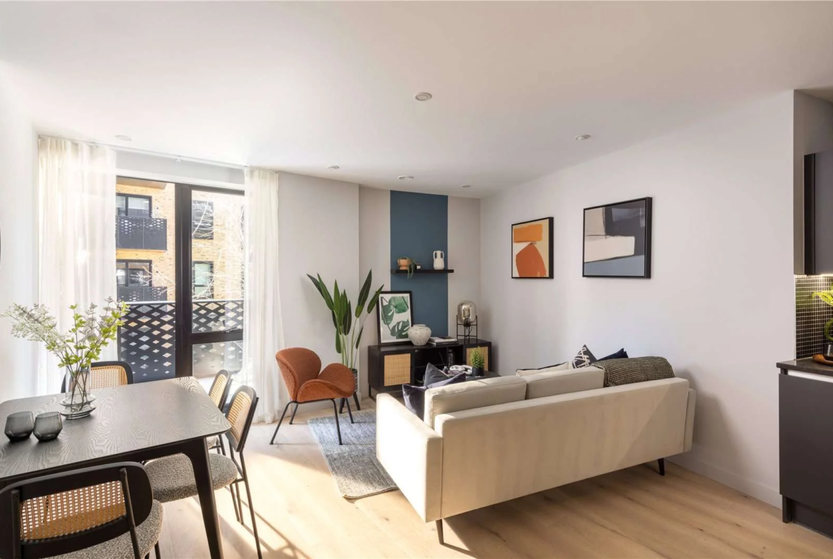 Hanwell Square Hanwell W7 2 Bed Open Plan Living Dining Balcony Doors