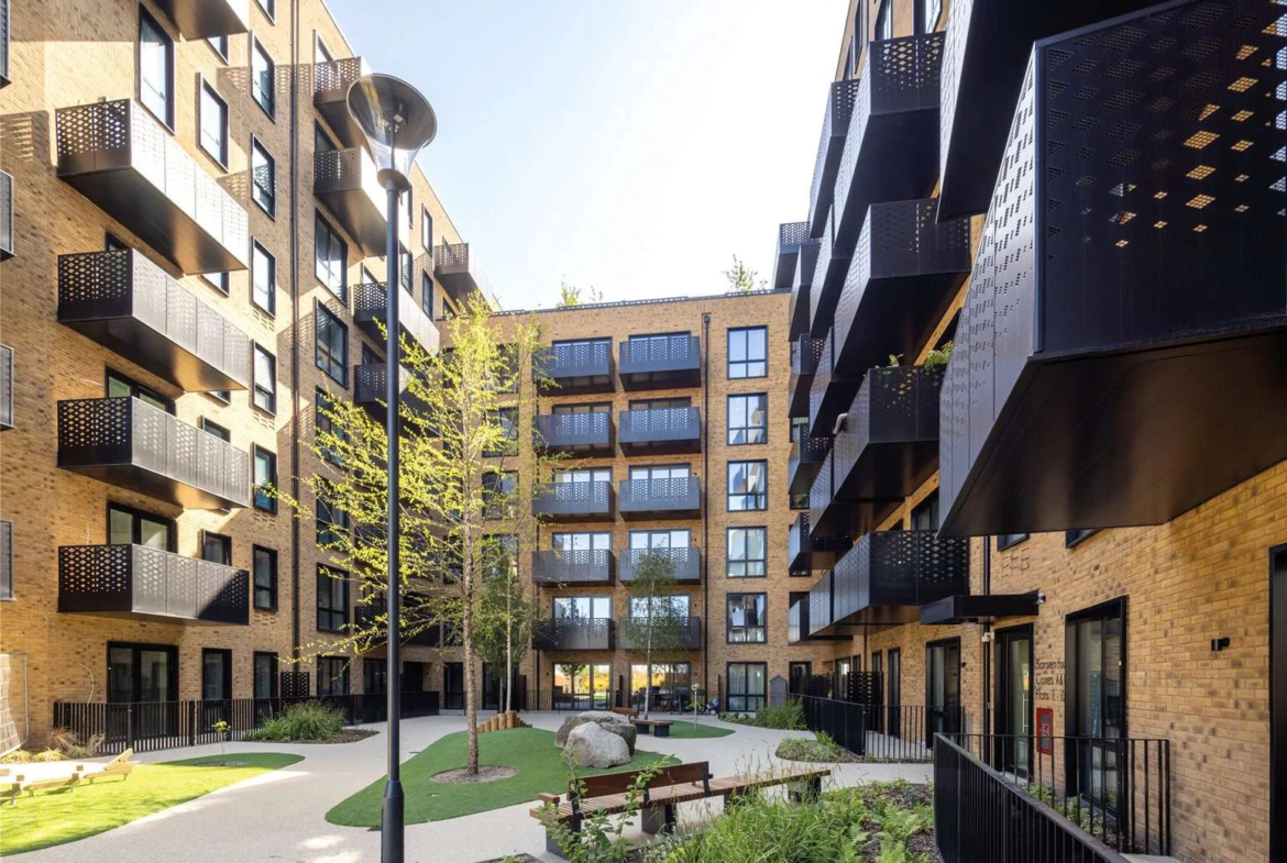 Hanwell Square Hanwell W7 Communal Courtyard Garden Balconies Exterior