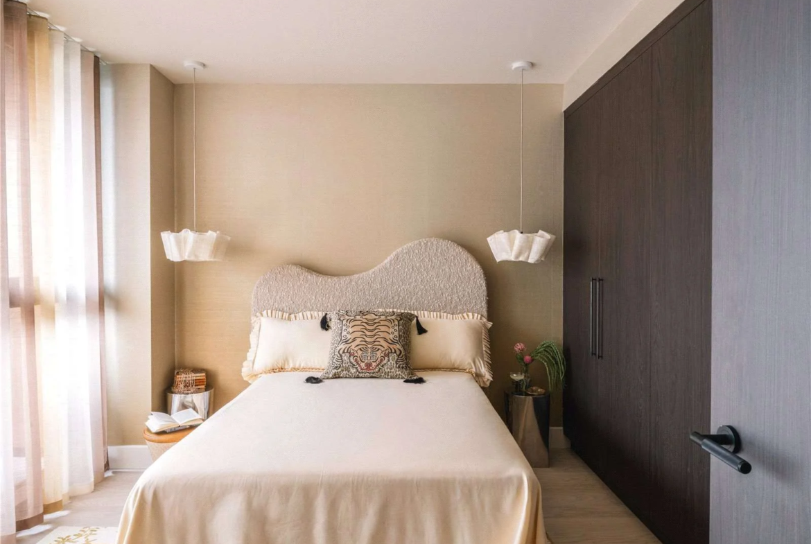 Hilight 100 York Road Battersea Sw11 London Bedroom Boucle Headboard Fitted Wardrobes Show Apartment