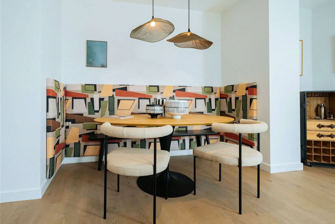 Hurlingham Waterfront Sw6 London Dining Area Banquette Seating Round Table Pendant Lights Show Apartment