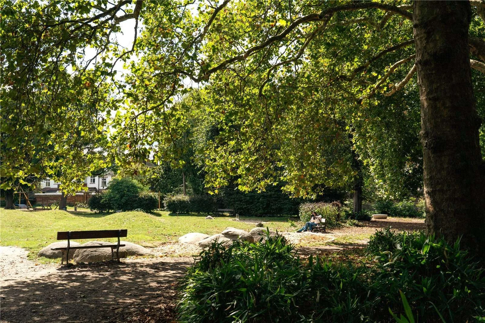 Hurlingham Waterfront Sw6 London Nearby Park Green Space Playground Family Neighbourhood Fulham