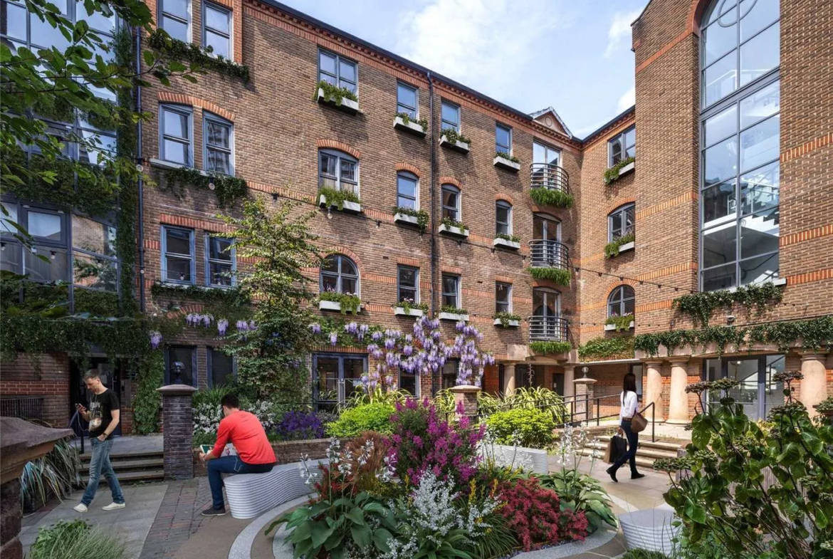 London Angel Village Communal Garden Courtyard Islington Ec1v