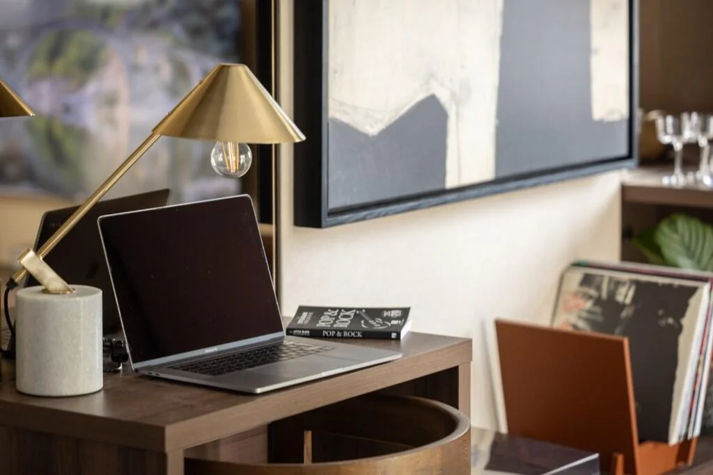 London Square Twickenham Square Home Office Desk Space Apartment Tw2