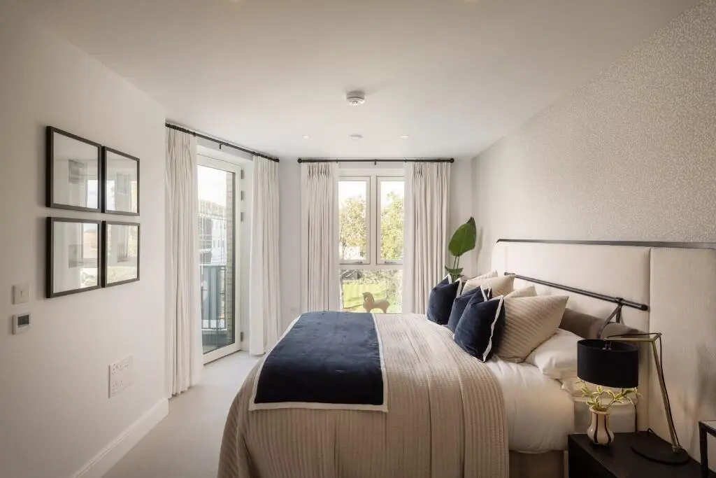 London Square Twickenham Square Twickenham Tw2 Townhouse Bedroom Balcony