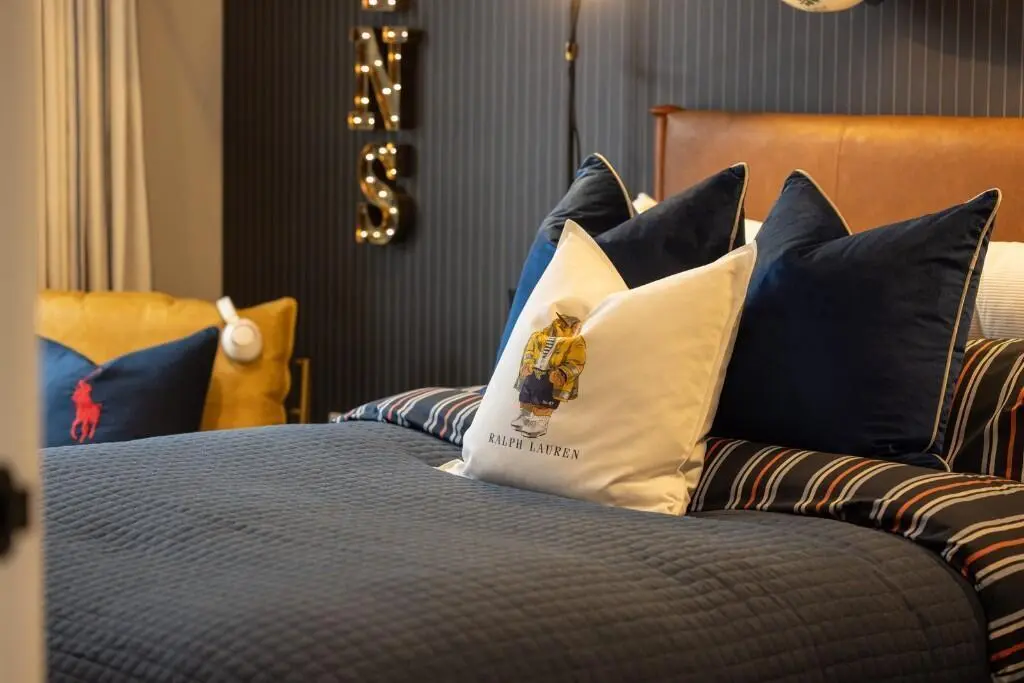 London Square Twickenham Square Twickenham Tw2 Townhouse Bedroom Two Detail