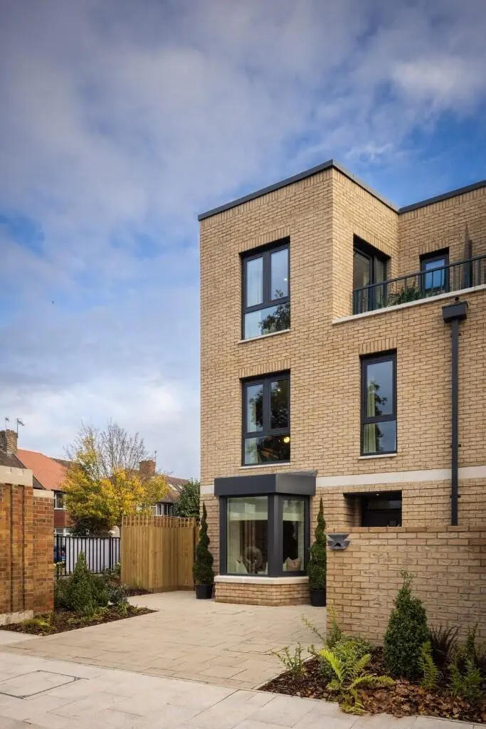 London Square Twickenham Square Twickenham Tw2 Townhouse Exterior Corner
