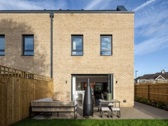 London Square Twickenham Square Twickenham Tw2 Townhouse Private Garden Patio
