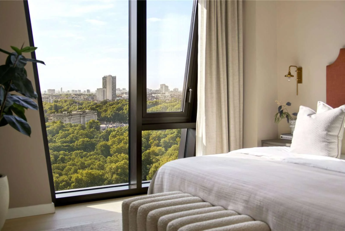 London The Broadway Westminster Sw1h Bedroom Buckingham Palace St James Park View