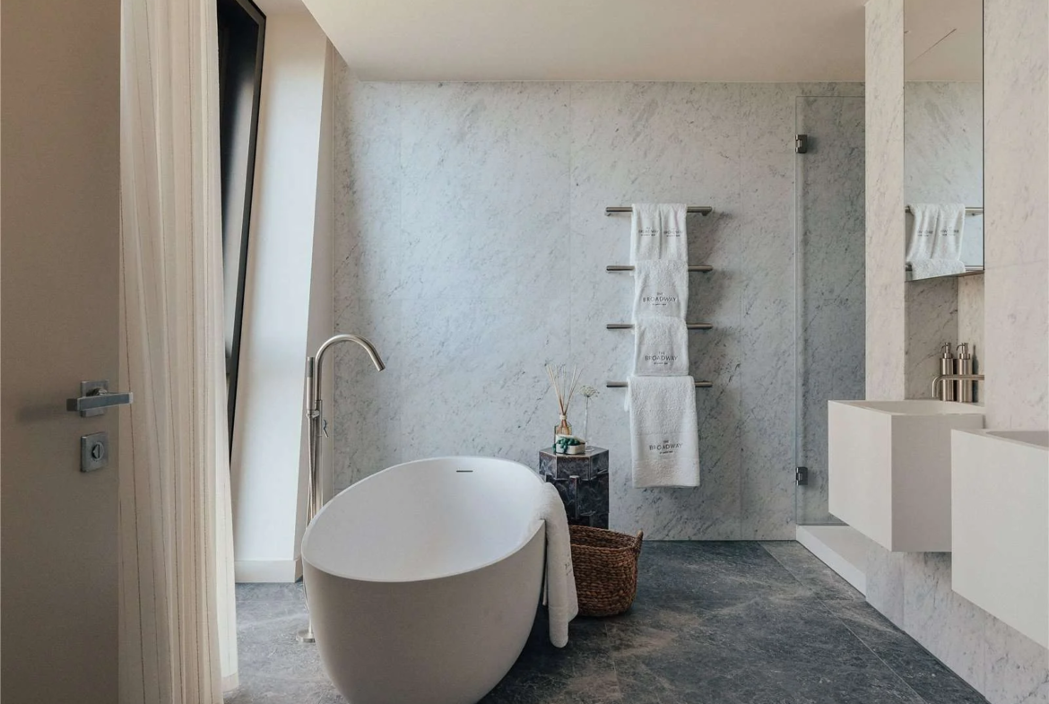 London The Broadway Westminster Sw1h En Suite Bathroom Freestanding Bath Marble Walls